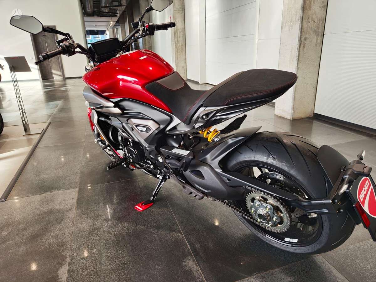 Ducati Diavel 1158cc, street / classic