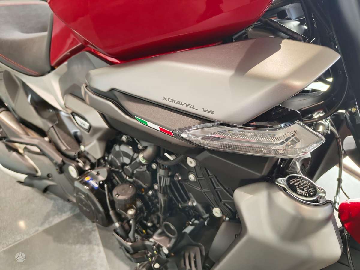 Ducati Diavel 1158cc, street / classic