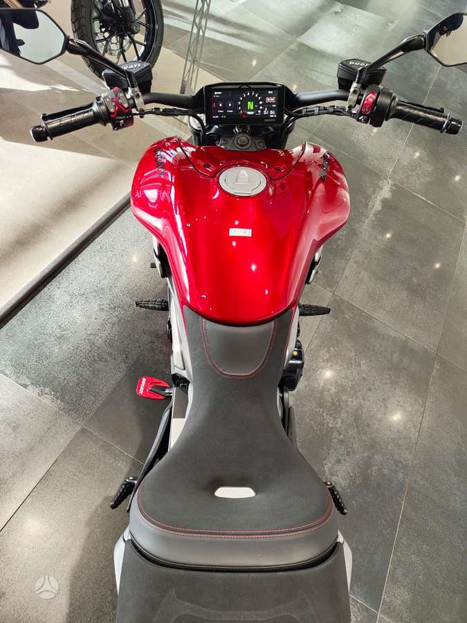 Ducati Diavel 1158cc, street / classic