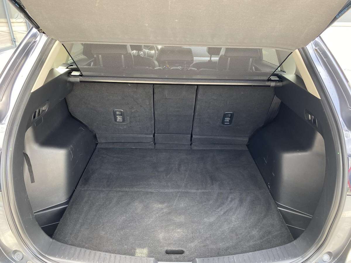 Mazda CX-5, 2.2 l., off-road / crossover