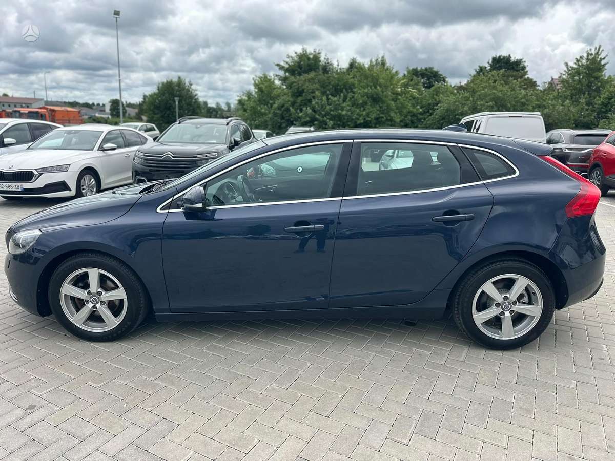 Volvo V40, 1.6 l., hatchback