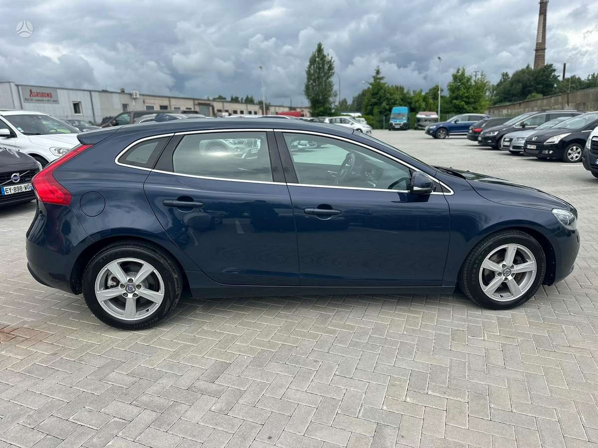 Volvo V40, 1.6 l., hatchback