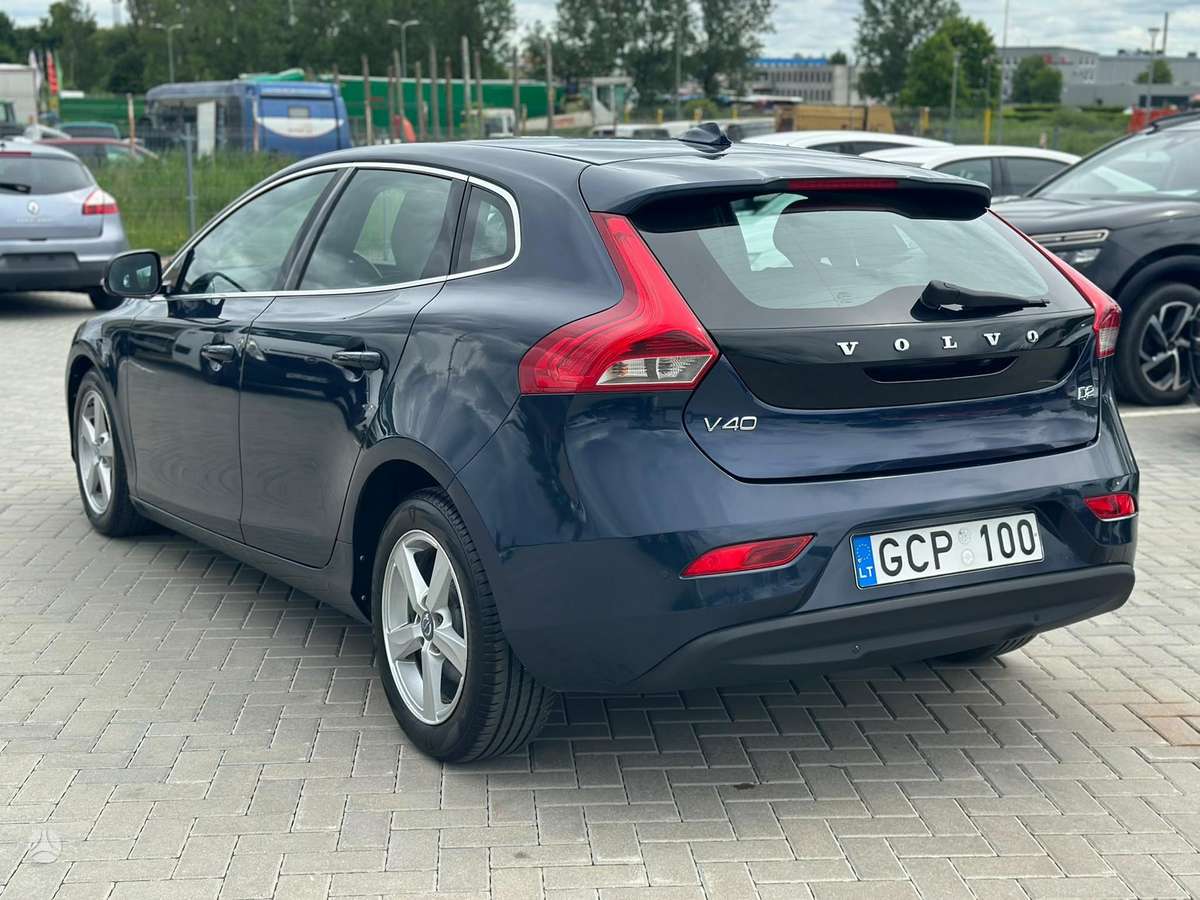 Volvo V40, 1.6 l., hatchback