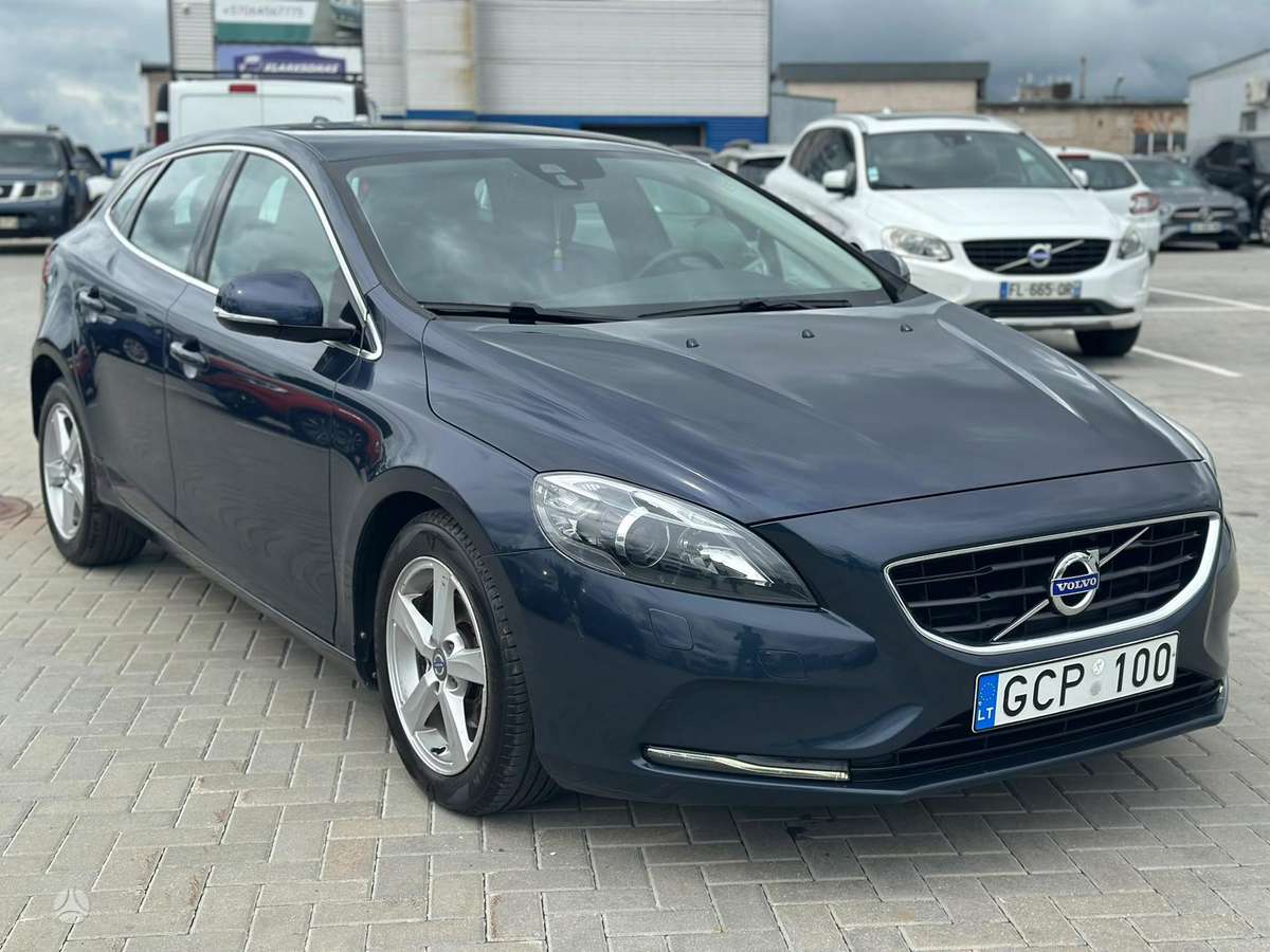 Volvo V40, 1.6 l., hatchback