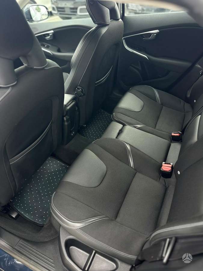 Volvo V40, 1.6 l., Хэтчбек