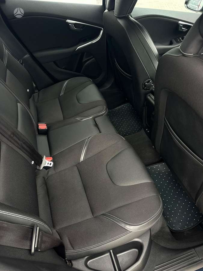 Volvo V40, 1.6 l., hatchback