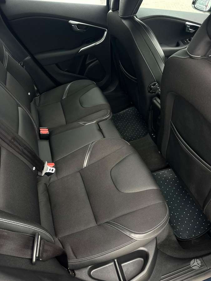 Volvo V40, 1.6 l., Хэтчбек