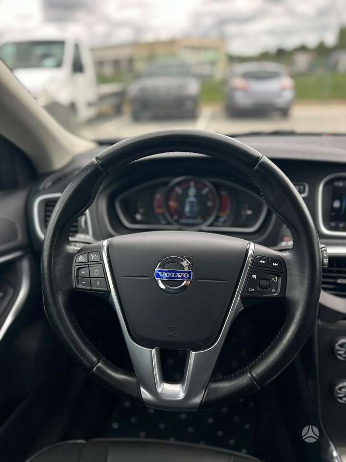 Volvo V40, 1.6 l., Хэтчбек