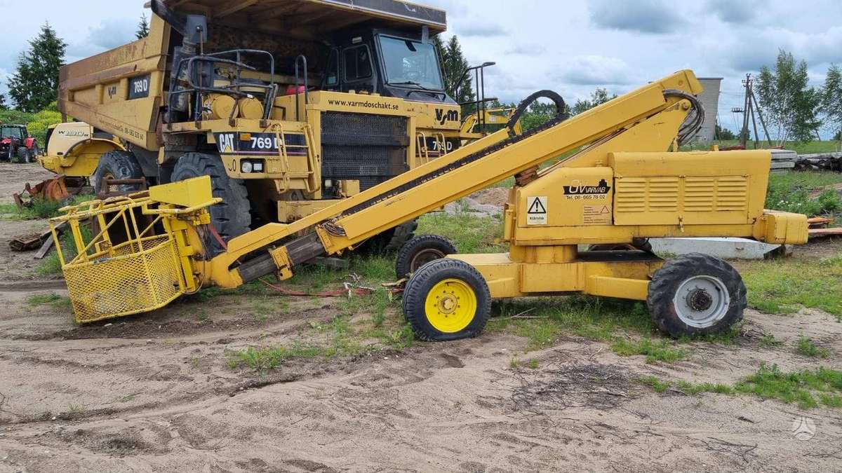 JLG 40F, articulated lifts