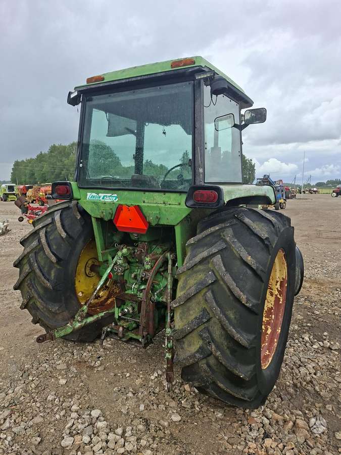 John Deere 4230, тракторы