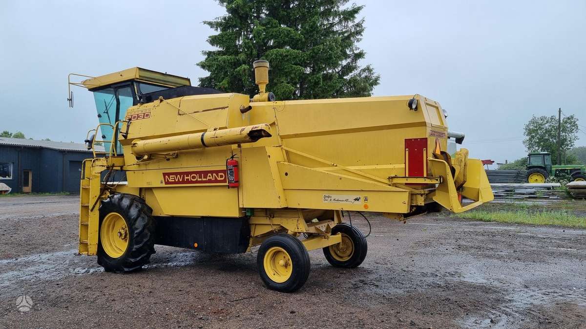 New Holland 8030, combine harvesters