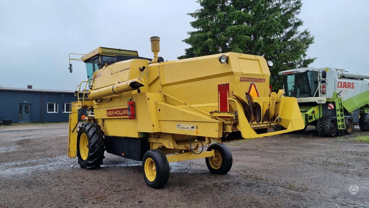 New Holland 8030, combine harvesters