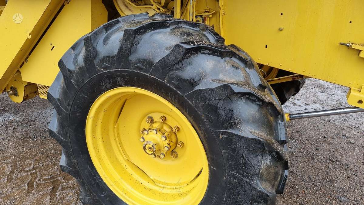 New Holland 8030, combine harvesters