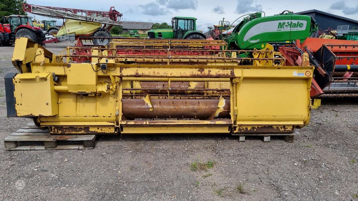 New Holland 8030, combine harvesters