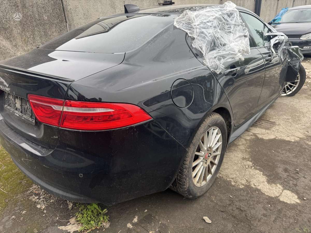 Jaguar XE