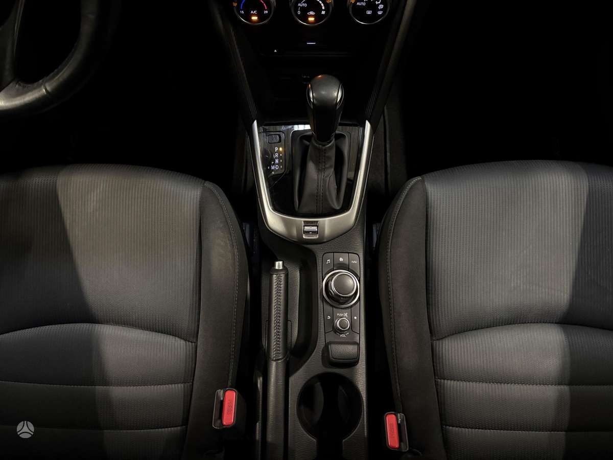Mazda CX-3, 2.0 l., off-road / crossover