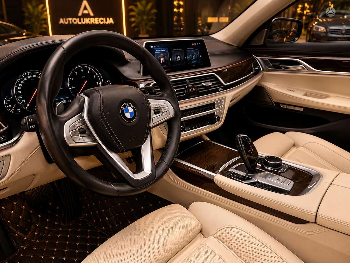 BMW 750, 4.4 l., Седан