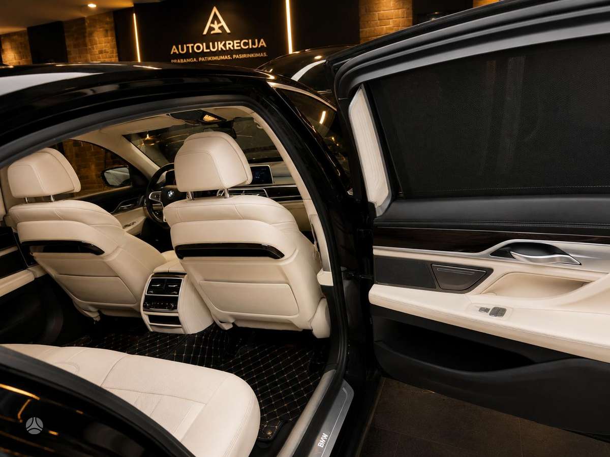 BMW 750, 4.4 l., Седан