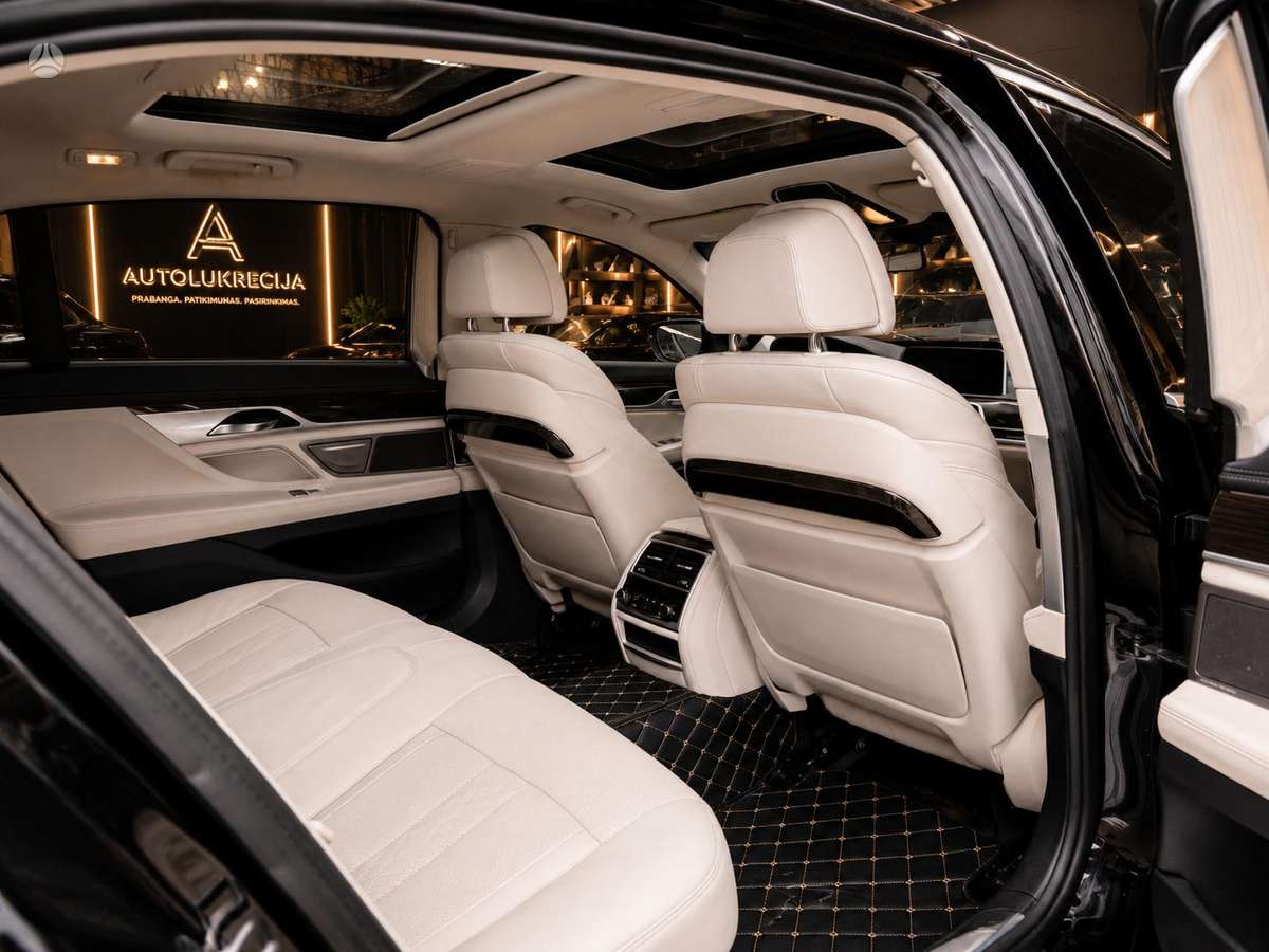 BMW 750, 4.4 l., Седан