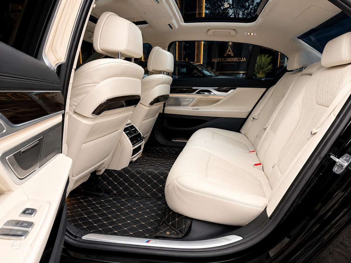 BMW 750, 4.4 l., Седан