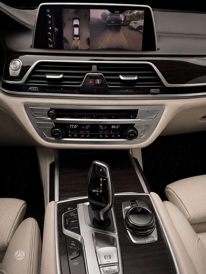 BMW 750, 4.4 l., Седан