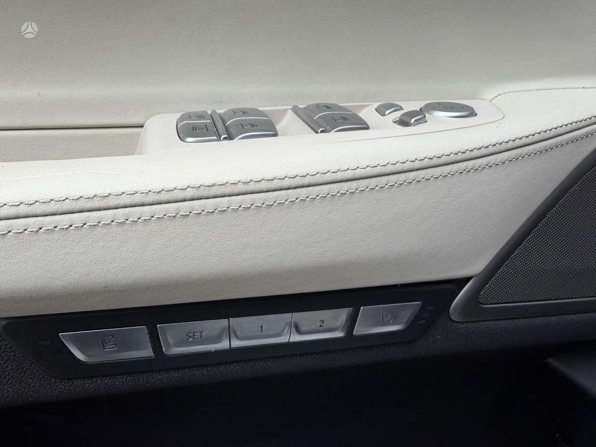 BMW 750, 4.4 l., Седан