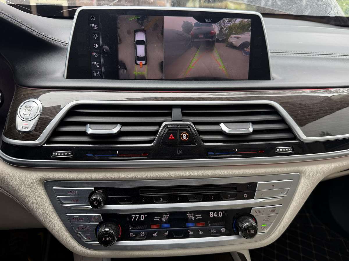 BMW 750, 4.4 l., Седан