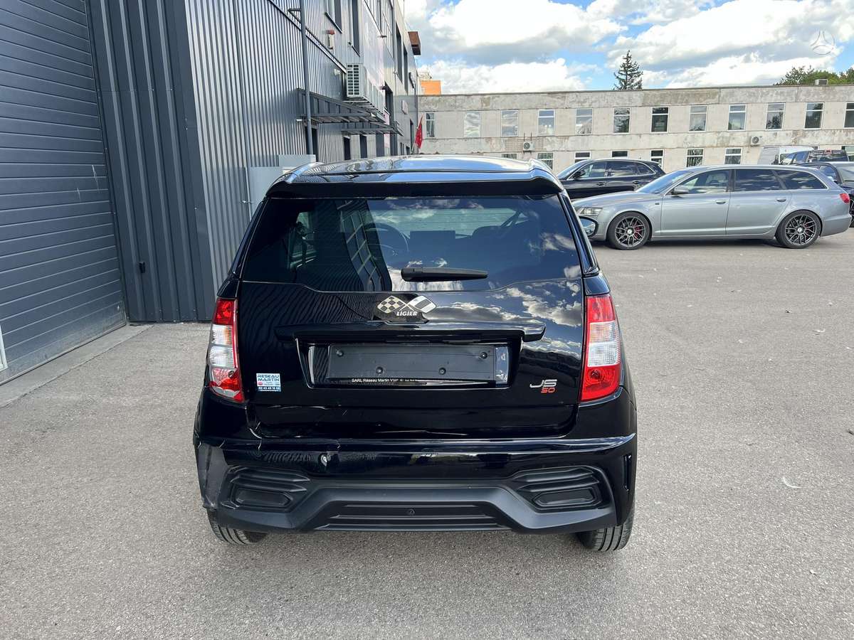 Ligier JS50, hatchback
