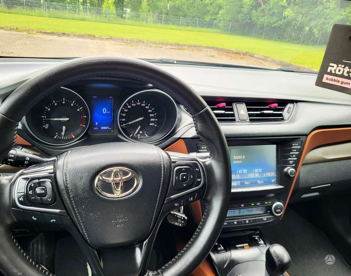 Toyota Avensis - 10