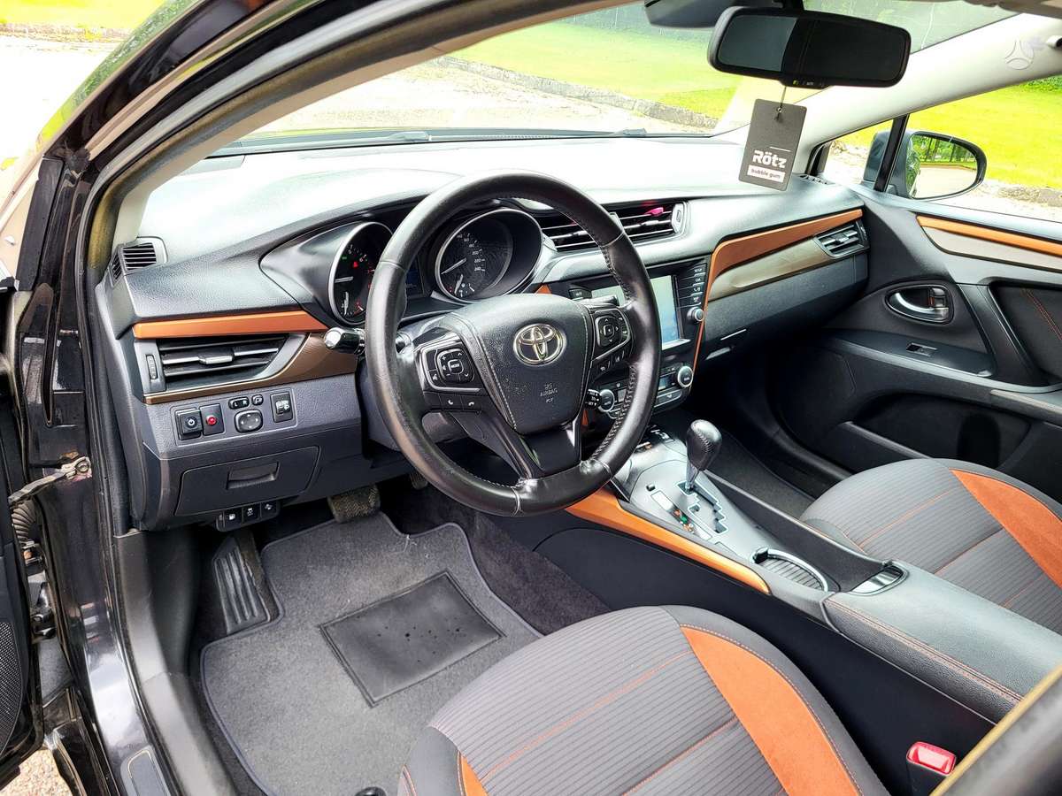 Toyota Avensis - 8