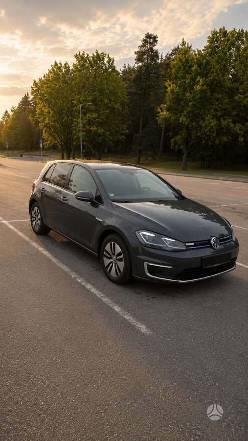 Volkswagen Golf - 2