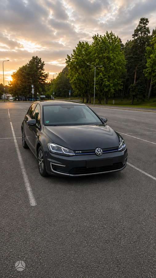 Volkswagen Golf - 5