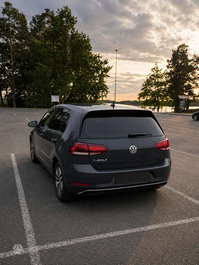 Volkswagen Golf - 6