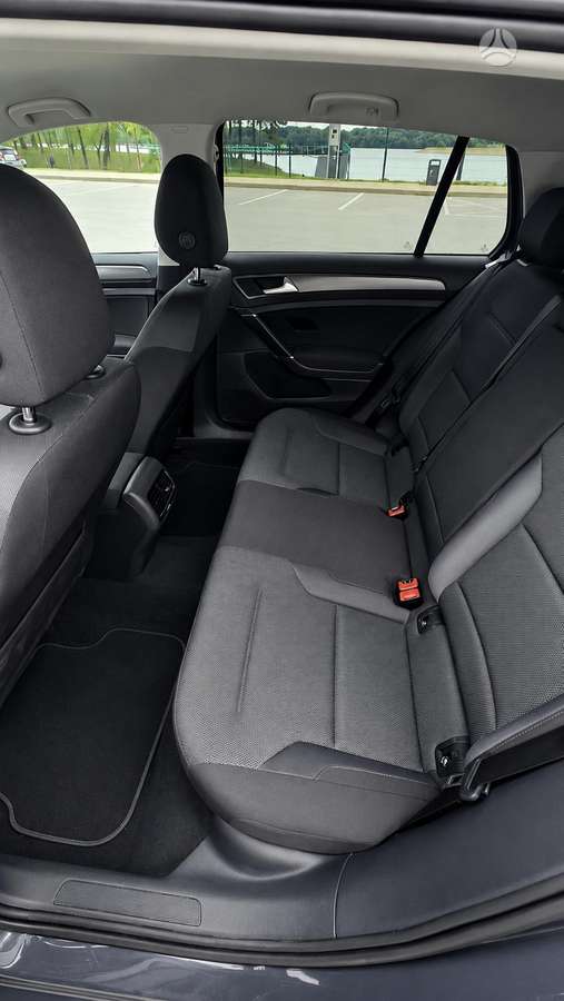 Volkswagen Golf - 8