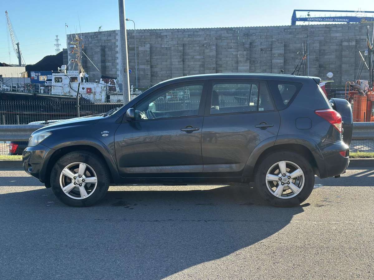Toyota RAV4 - 2
