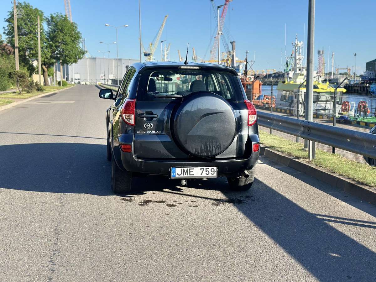 Toyota RAV4 - 3