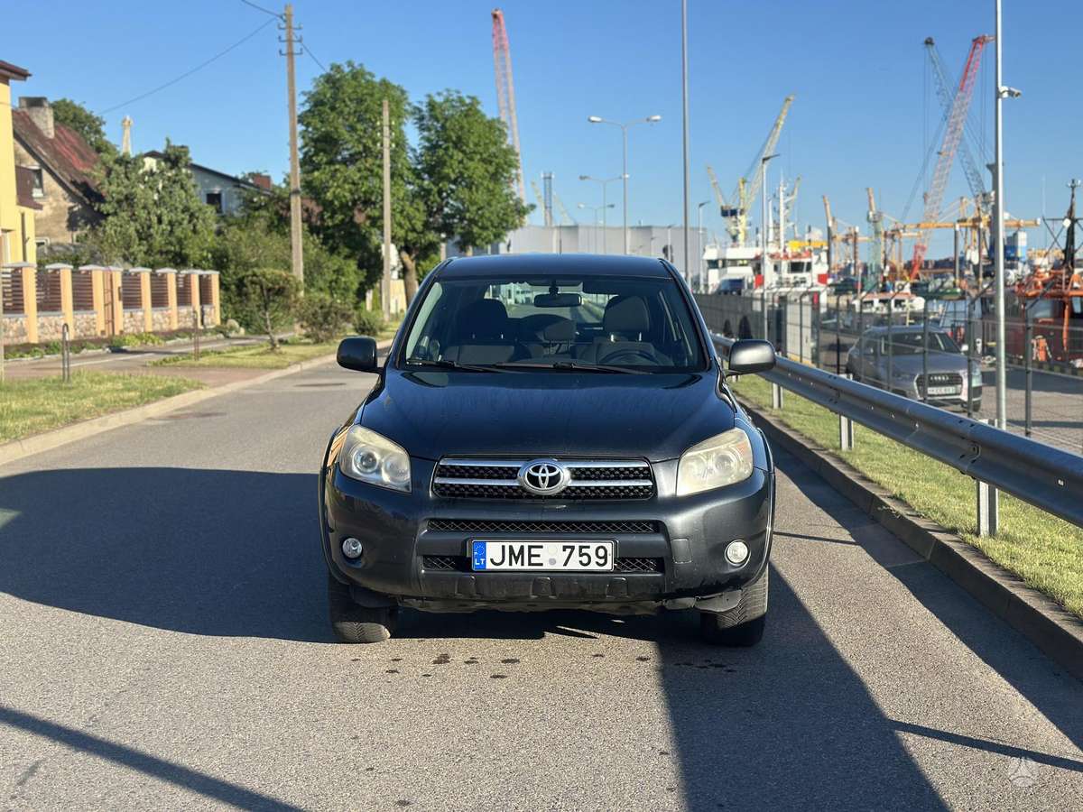 Toyota RAV4 - 4