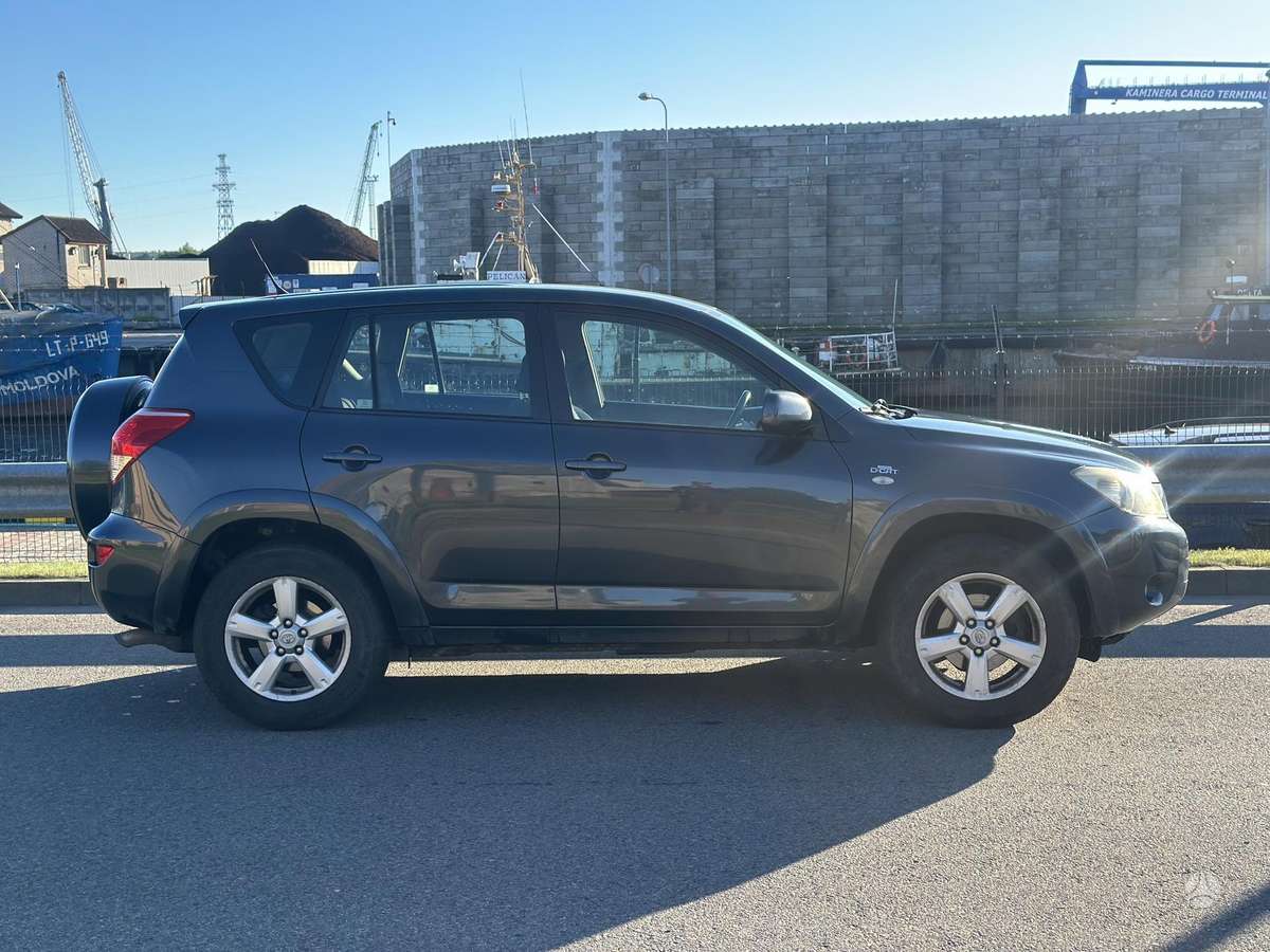 Toyota RAV4 - 6