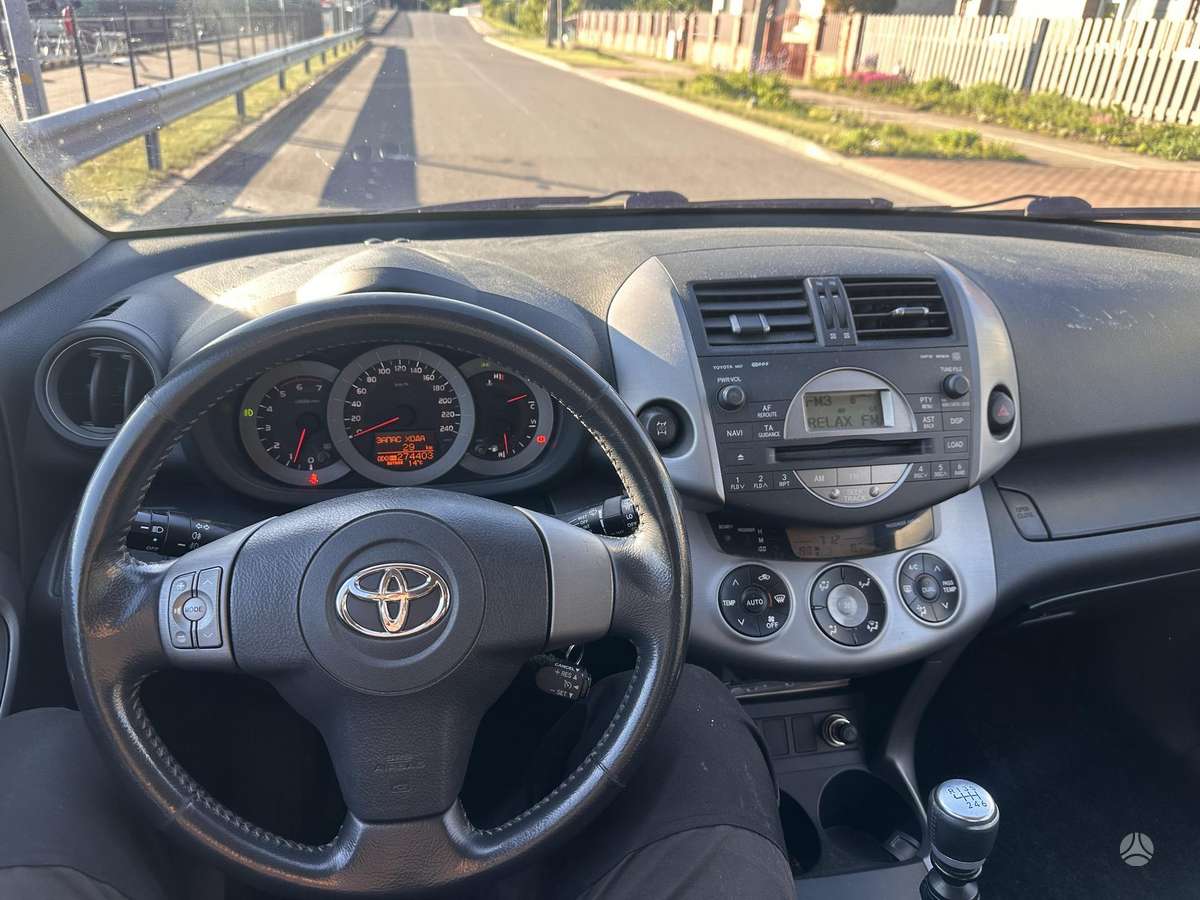 Toyota RAV4 - 7