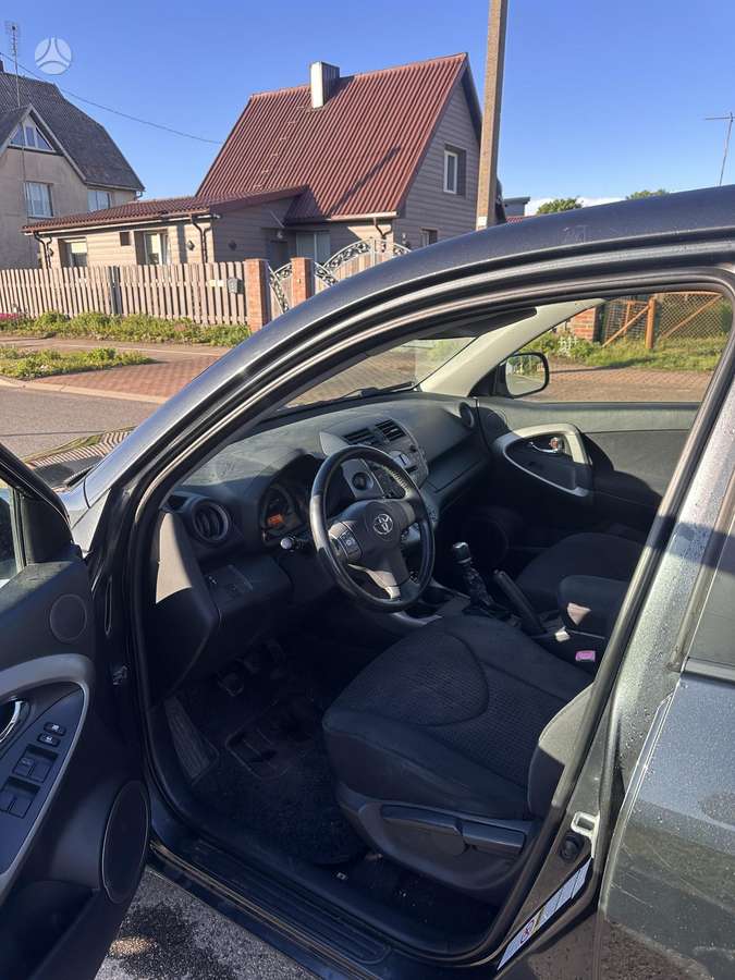 Toyota RAV4 - 8