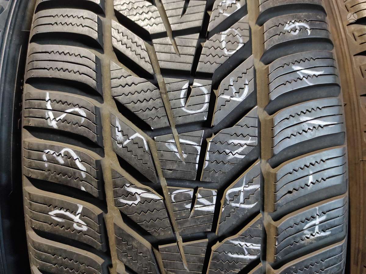 Hankook, зимние 235/45 R20