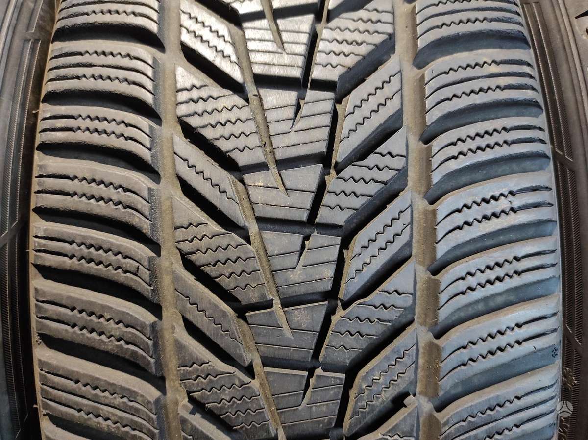 Hankook, зимние 235/45 R20