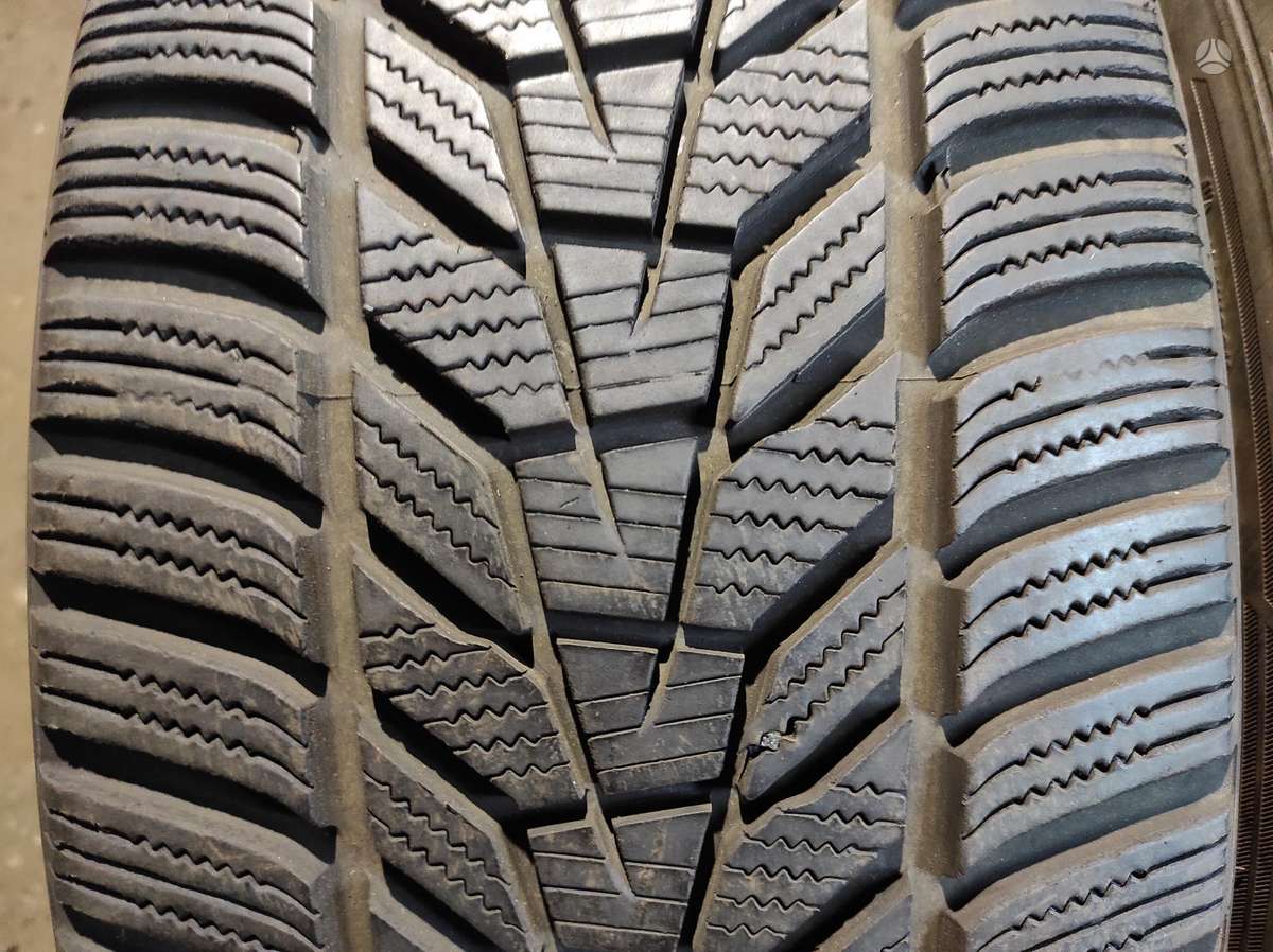 Hankook, žieminės 235/45 R20