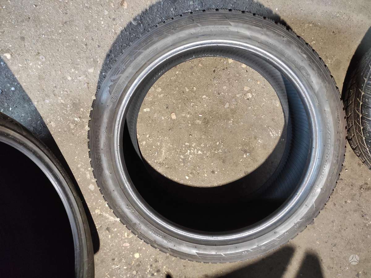Hankook, žieminės 235/45 R20