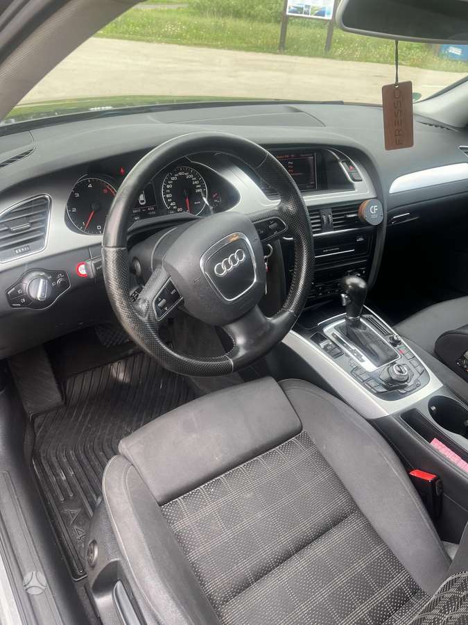 Audi A4, 2.0 l., Седан
