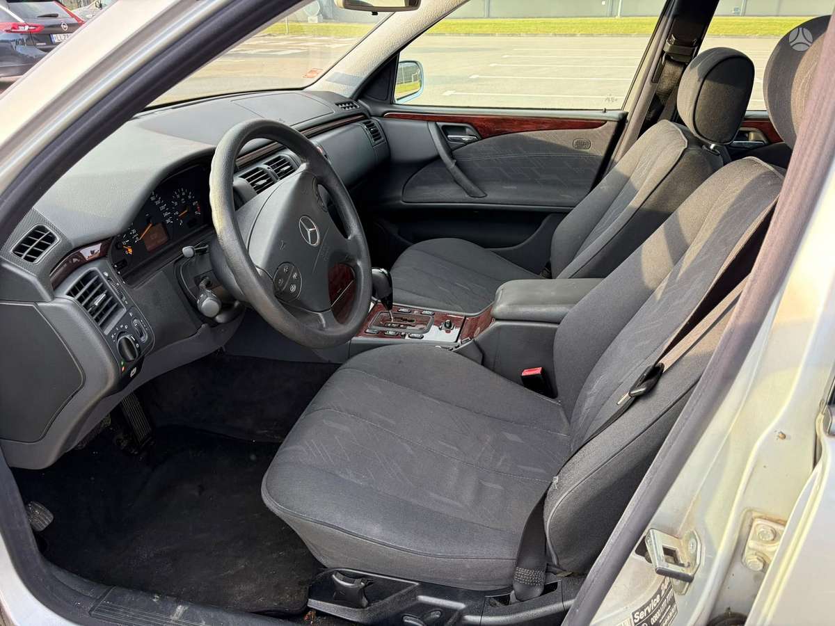Mercedes-Benz E240, 2.6 l., wagon