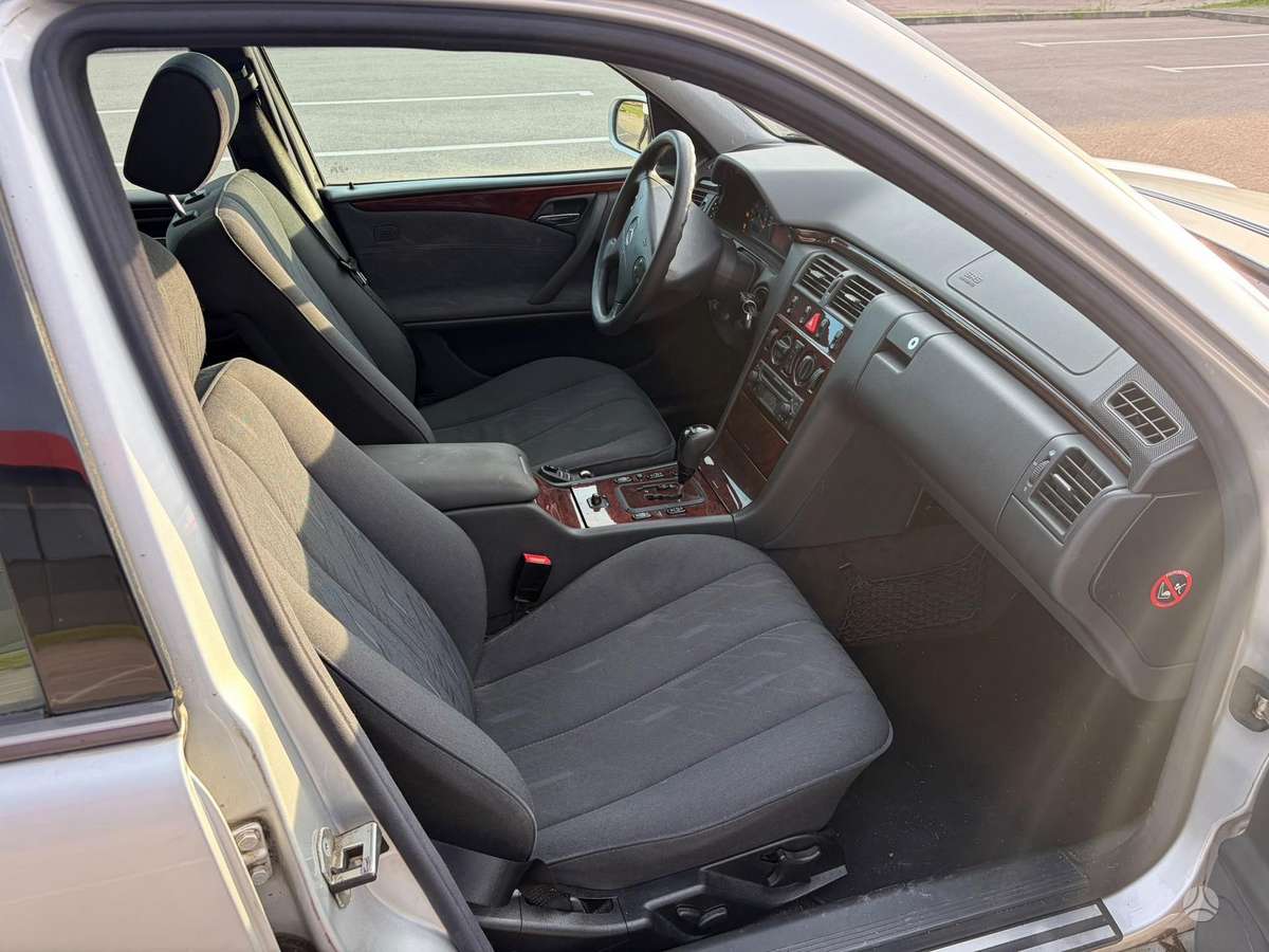 Mercedes-Benz E240, 2.6 l., wagon