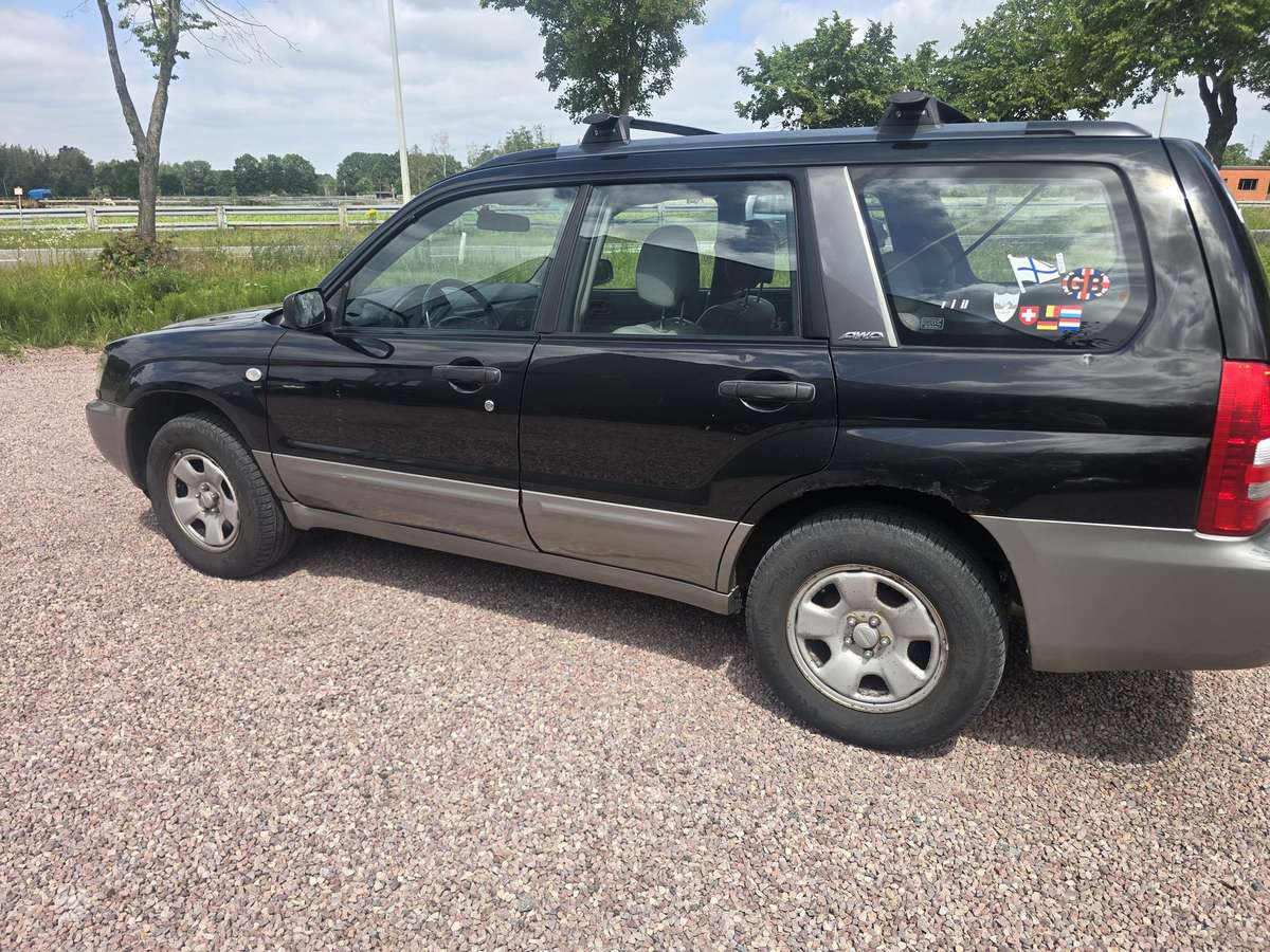 Subaru Forester, 2.0 l., off-road / crossover