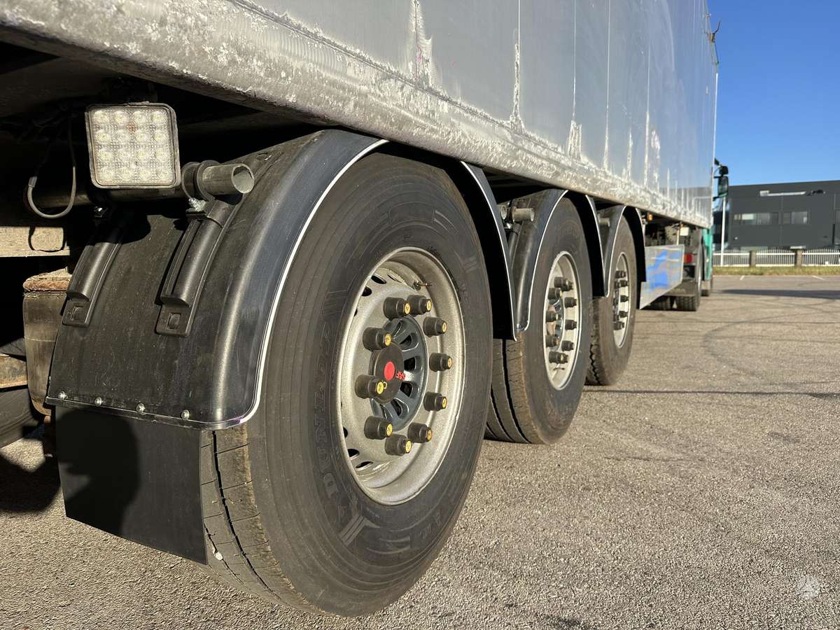 Kraker K200, with moving floor