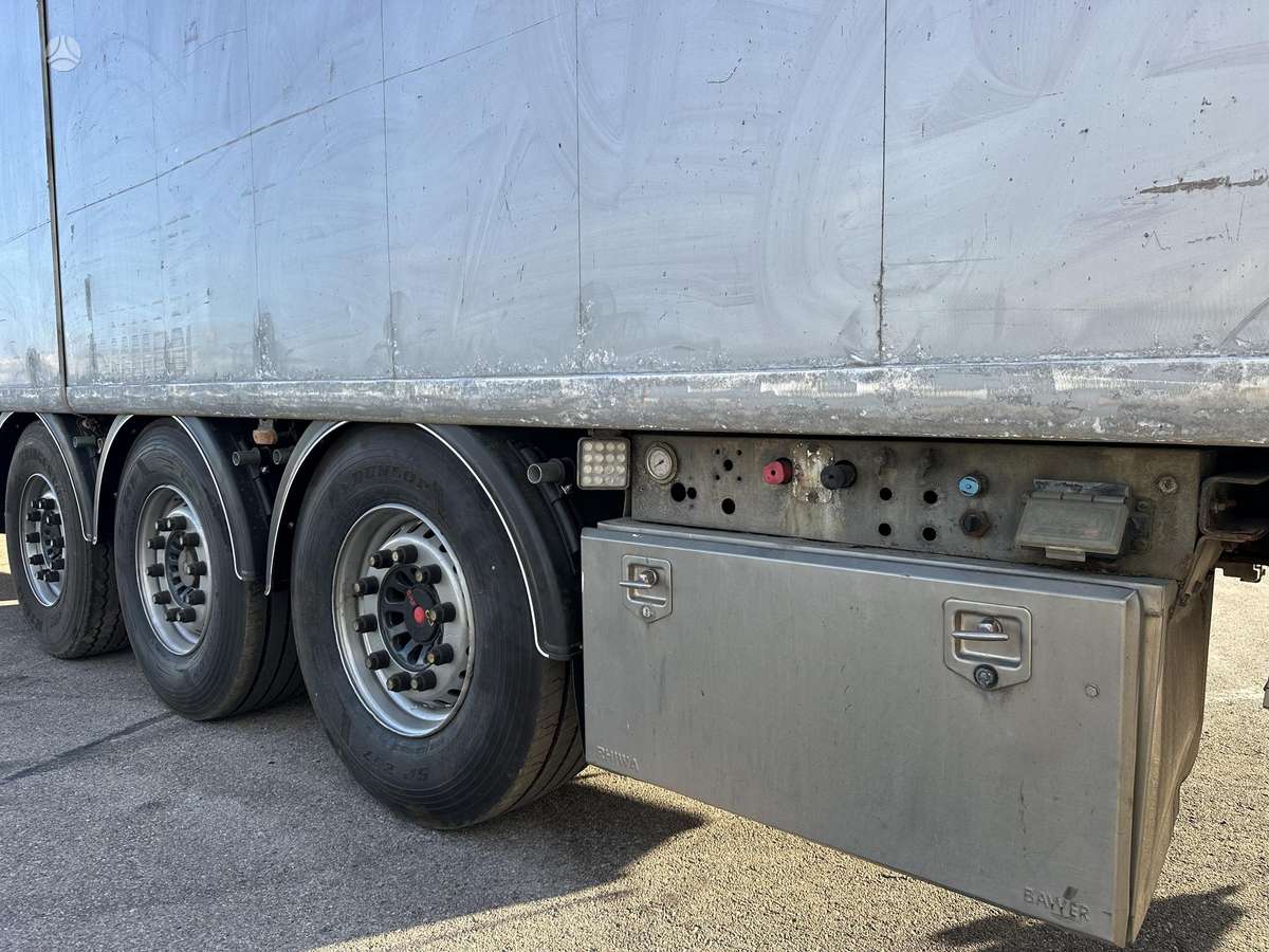 Kraker K200, with moving floor